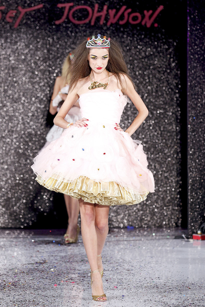 Betsey Johnson 2013DƬ